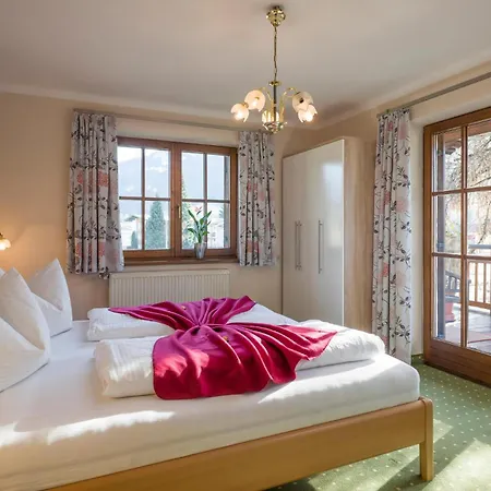 Traditionelles Ferienh Будинок відпочинку Зелль